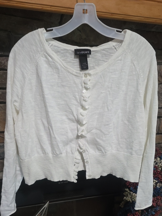 Lane Bryant Sweaters - Lane Bryant Crop Thin Cardigan Sz 14_16